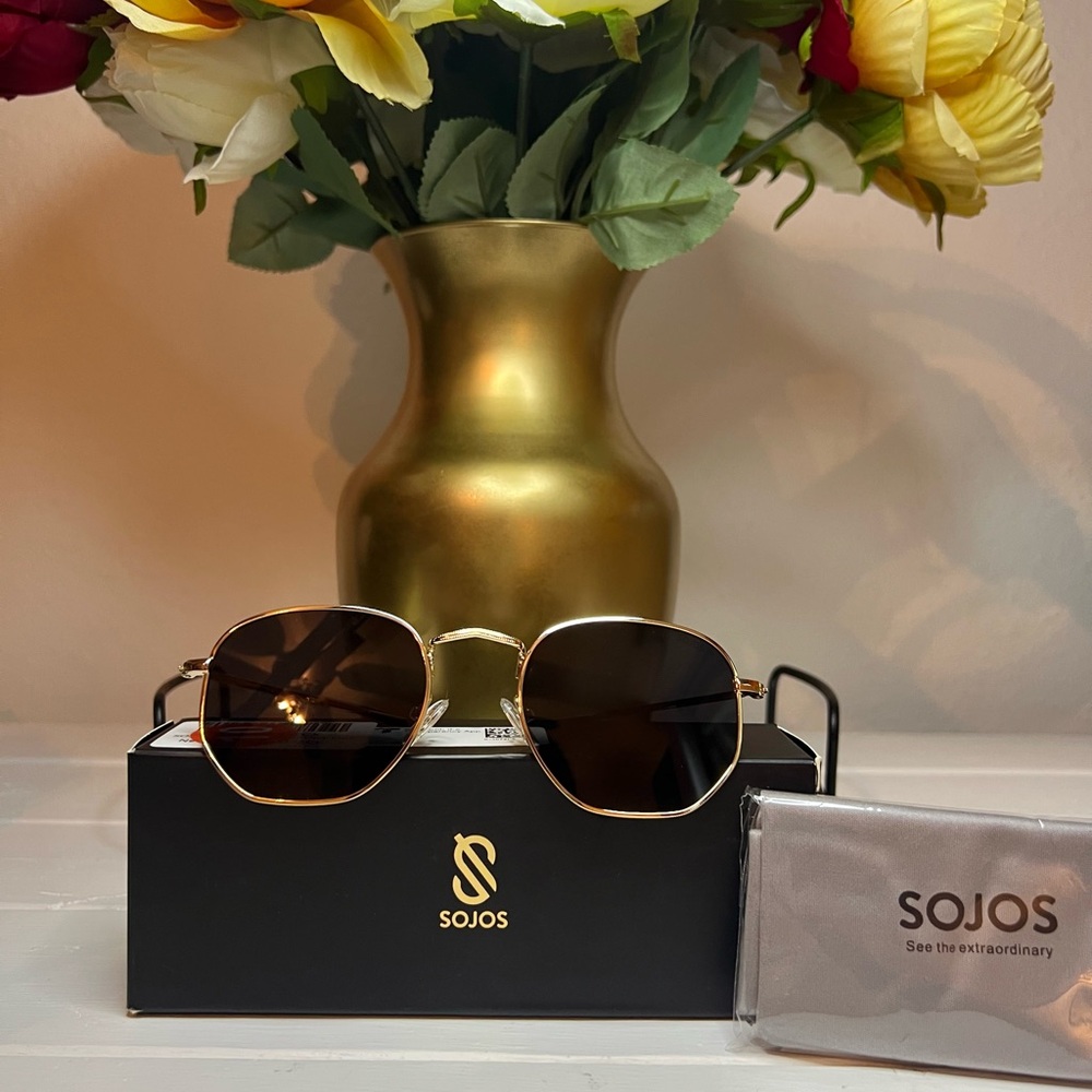 🕶️ NWT Sojos Women’s Breeze Gold Sunglasses
